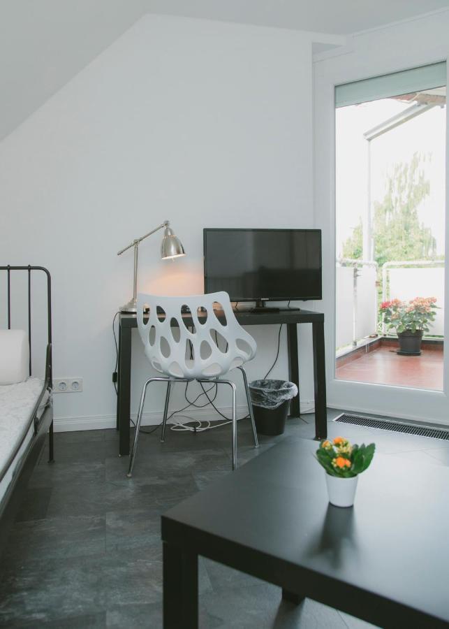 Gaestehaus Vigliarolo Gewerblich Jedes Zimmer Eigenes Bad Gemeinschaftskueche Elmshorn Exteriör bild