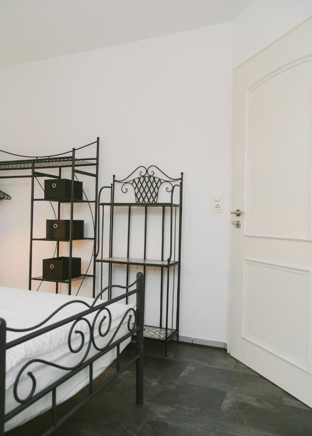 Gaestehaus Vigliarolo Gewerblich Jedes Zimmer Eigenes Bad Gemeinschaftskueche Elmshorn Exteriör bild