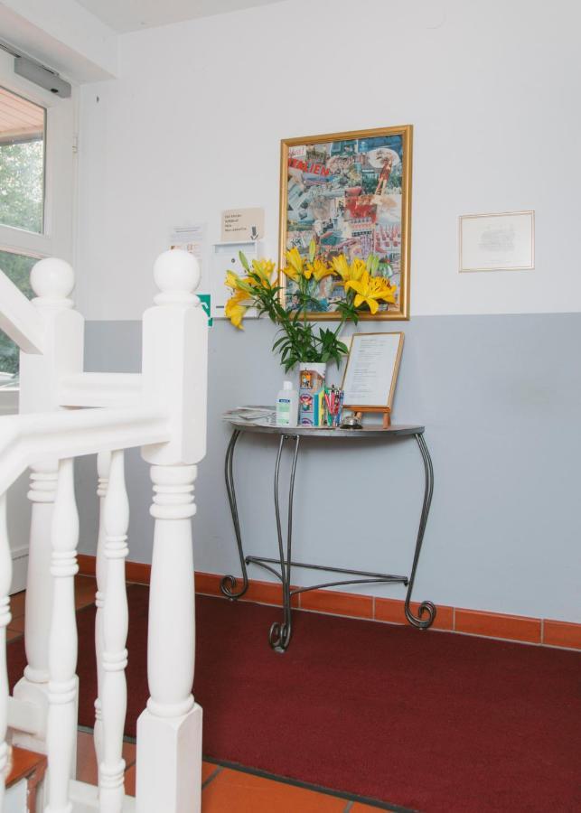 Gaestehaus Vigliarolo Gewerblich Jedes Zimmer Eigenes Bad Gemeinschaftskueche Elmshorn Exteriör bild