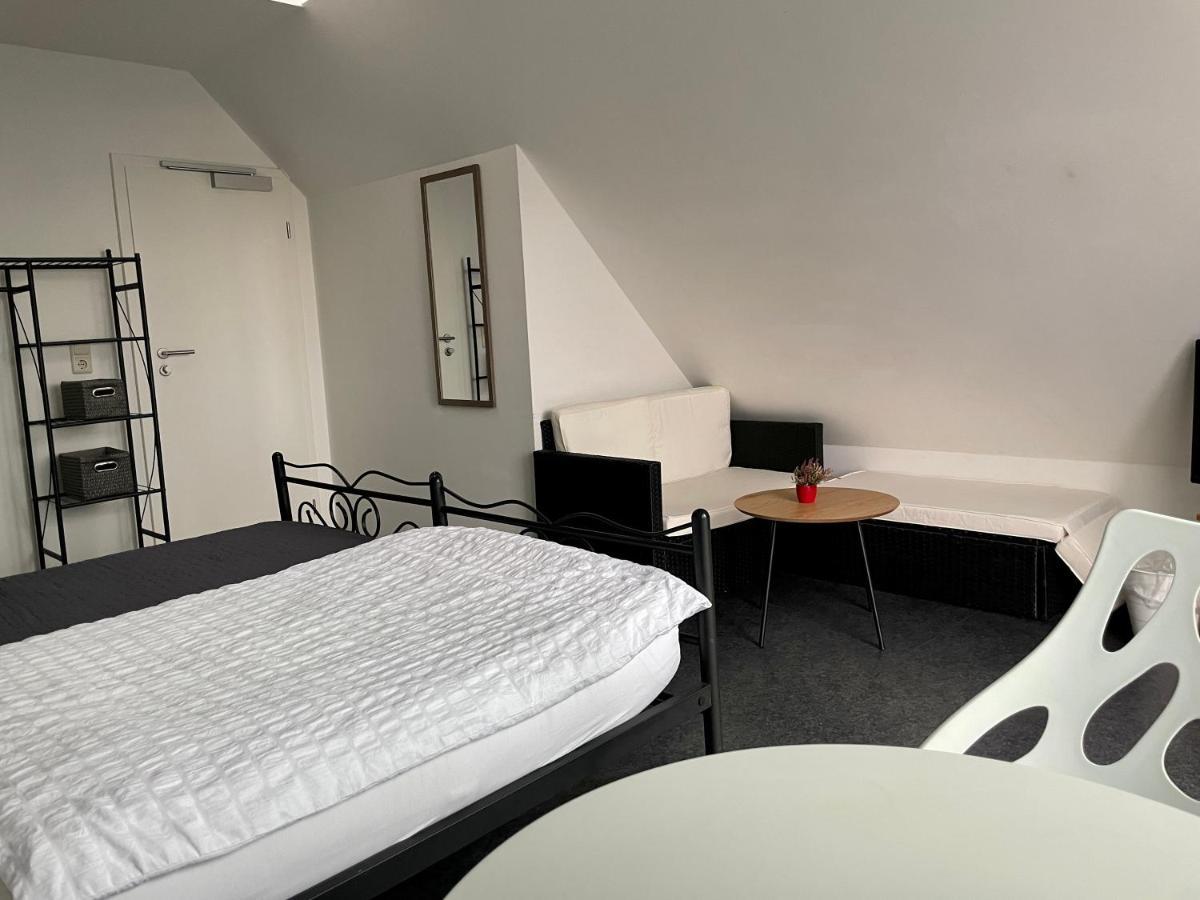 Gaestehaus Vigliarolo Gewerblich Jedes Zimmer Eigenes Bad Gemeinschaftskueche Elmshorn Exteriör bild