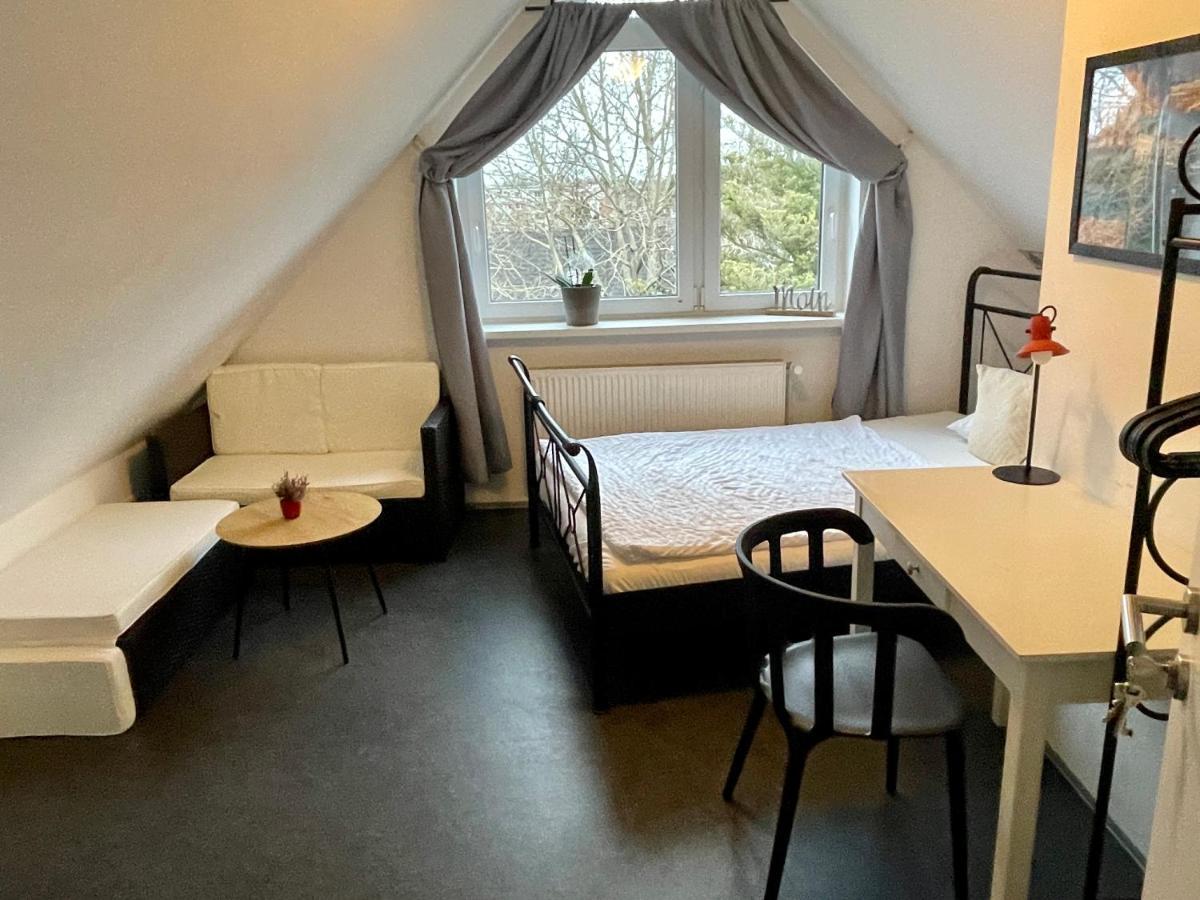 Gaestehaus Vigliarolo Gewerblich Jedes Zimmer Eigenes Bad Gemeinschaftskueche Elmshorn Exteriör bild