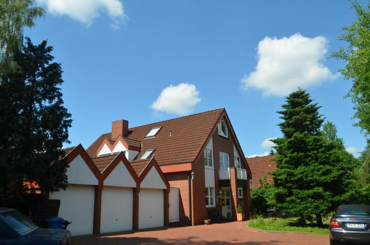 Gaestehaus Vigliarolo Gewerblich Jedes Zimmer Eigenes Bad Gemeinschaftskueche Elmshorn Exteriör bild
